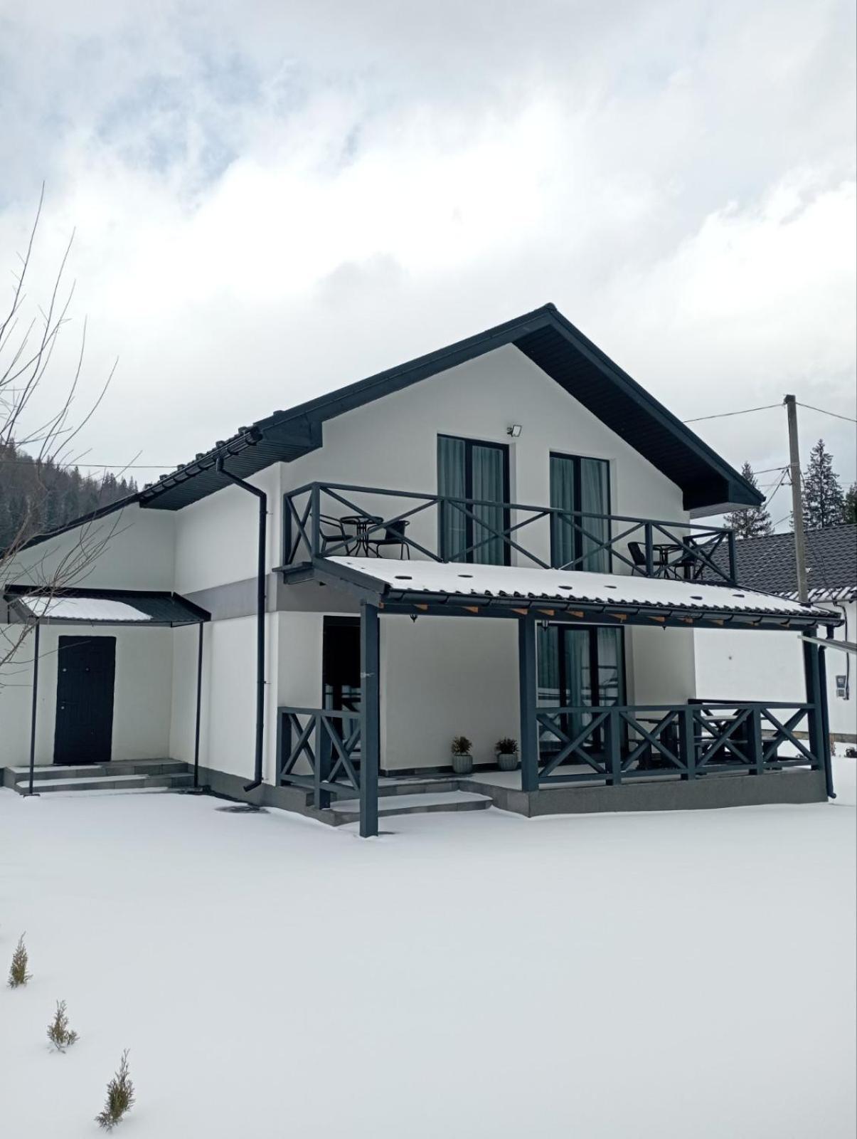 U Anastasii I Sofii Bilya Richki Guest House Mykulychyn Bilik gambar