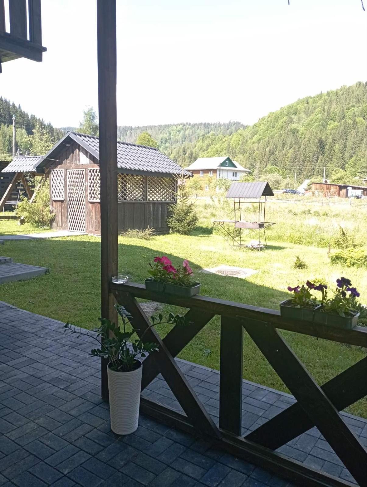 U Anastasii I Sofii Bilya Richki Guest House Mykulychyn Luaran gambar